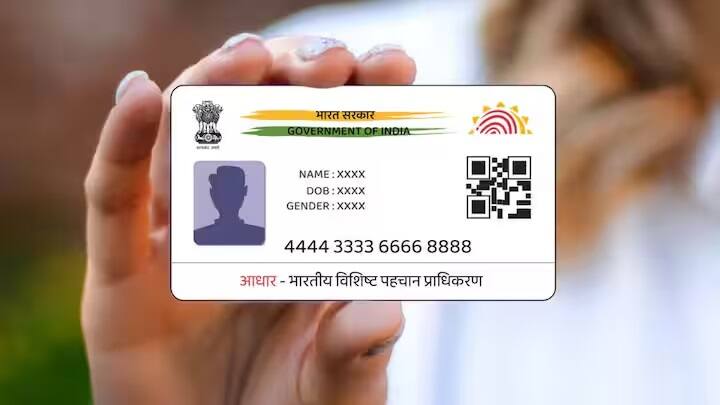 ઘણી વખત લોકોના નામ પાન કાર્ડમાં ખોટી રીતે દાખલ કરવામાં આવે છે. જે આધાર કાર્ડ જેવા અન્ય દસ્તાવેજો સાથે મેળ ખાતો નથી. પરંતુ તેને અપડેટ કરી શકાય છે.