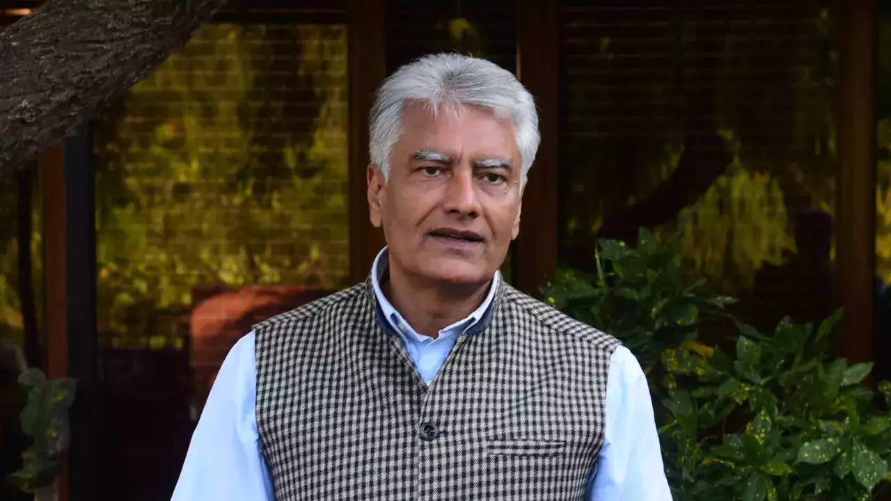 Sunil Jakhar: ਅਸਤੀਫ਼ੇ ਦੀਆਂ ਚਰਚਾਵਾਂ ਤੋਂ ਬਾਅਦ ਸੁਨੀਲ ਜਾਖੜ ਦੀ ਚੁੱਪੀ 'ਤੇ ਸਵਾਲ, ਅੰਦਰ ਖਾਤੇ ਕੀ ਚੱਲ ਰਿਹਾ ਭਾਜਪਾ 'ਚ 
