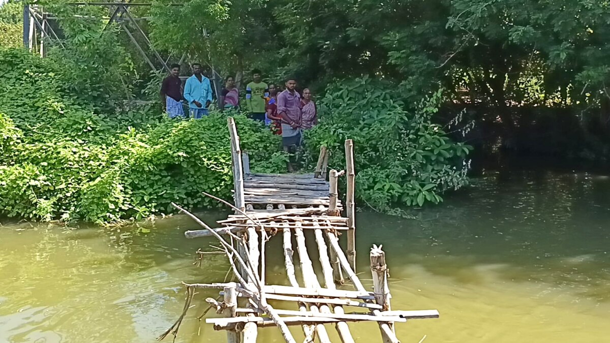 ஆபத்தான முறையில் ஆற்றை கடக்கும் விவசாயிகள்; கருணை காட்டுமா அரசு...? மயிலாடுதுறை அருகே சோகம்...!