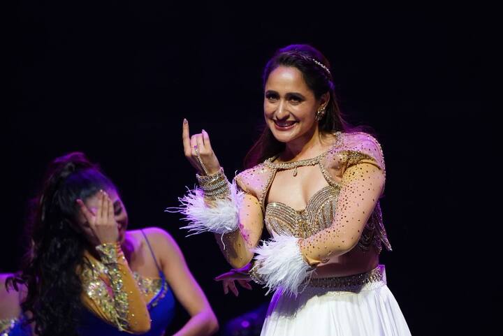 గ్లామరస్ లేడీ ప్రగ్యా జైస్వాల్ ఐఫా 2024కు కళ తీసుకొచ్చారు. డ్యాన్స్ పెర్ఫార్మన్స్‌తో స్టేజి మీద సందడి చేశారు. ఇంకా ఎవరెవరు డ్యాన్స్ చేశారో ఫోటోల్లో చూడండి. 