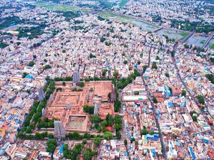 மதுரை மீனாட்சியம்மன் கோயில் மாநகர் மத்தியில் அழகான காட்சி.