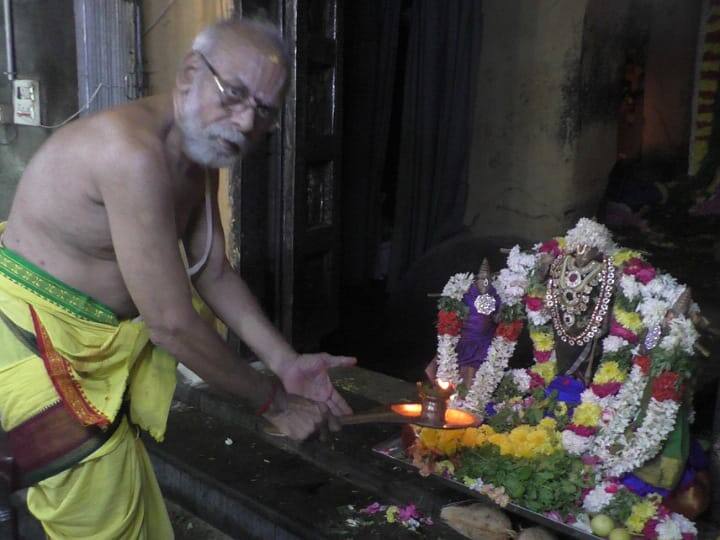 Karur Sri Kalyana Venkataramana Swamy kovil Puratasi Month 2nd Saturday Darshan கரூர்: கோவிந்தா, கோவிந்தா கோஷத்துடன் கலை கட்டிய கல்யாண வெங்கட்ரமண ஸ்வாமி ஆலயம்
