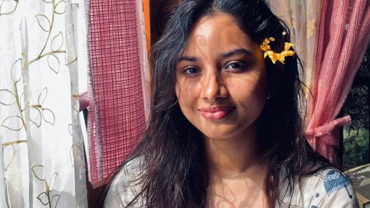 যদিও রাজন্যার দাবি, পার্টি কেন সাসপেন্ড করেছে, পার্টি বলতে পারবে। গল্পটা প্রত্য়েক তিলোত্তমার। এই সমাজের বুকে থাকা। যারা দীর্ঘদিন ধরে মহিলাদের নির্যাতনের শিকার হতে হয়। অনেকে আপস করে। অনেকে ভোকাল হয়।