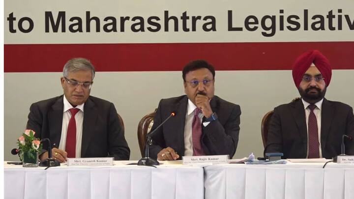 मतदानाच्या दिवशी आपल्या कामाचे खाडे लागले जाईल, आपला दिवसाचा रोजगार कपात होईल म्हणून गरिब वस्तीत किंवा रोजंदारी व इंडस्ट्रीजमध्ये कामाला जाणारे कामगार मतदानाला येत नाहीत.