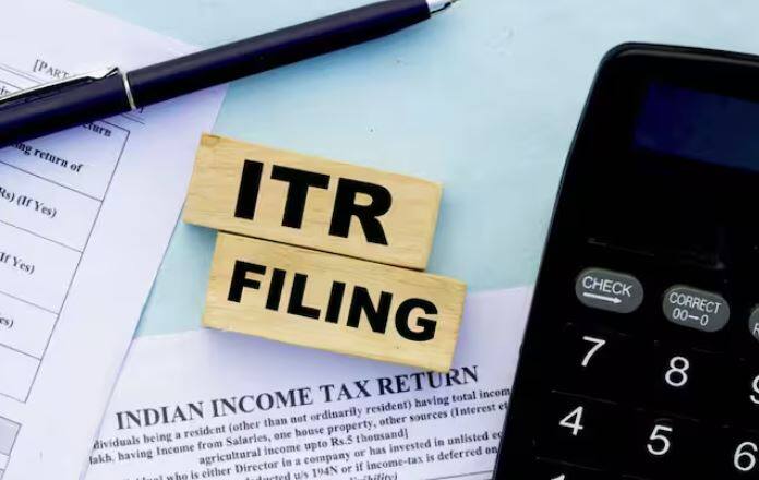 ਬੈਂਕ ਦੇ ਉਦੇਸ਼ਾਂ ਲਈ ਅਤੇ ਇਨਕਮ ਟੈਕਸ ਰਿਟਰਨ ਭਰਨ ਲਈ ਤੁਹਾਨੂੰ ਪੈਨ ਕਾਰਡ ਦੀ ਲੋੜ ਹੁੰਦੀ ਹੈ। ਇਸ ਤੋਂ ਬਿਨਾਂ ਇਹ ਕੰਮ ਸੰਭਵ ਨਹੀਂ ਹੋਵੇਗਾ।