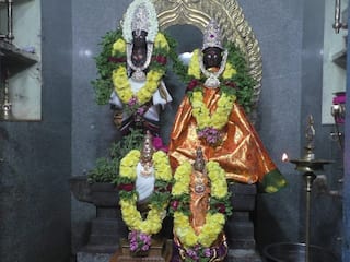 புரட்டாசி: அருள்மிகு ஸ்ரீ ருக்மணி சமேத பண்டரிநாதன் சுவாமிக்கு  சிறப்பு பொருட்களால் அபிஷேகம்