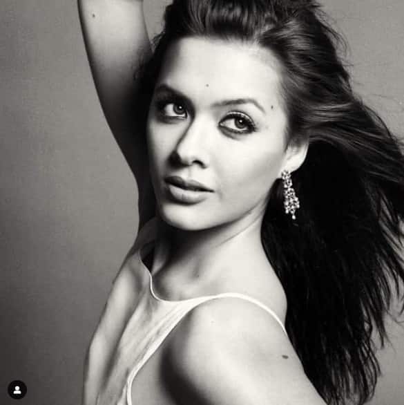 ईशा ने साल 2005 की फिल्म 'किसना' में विवेक ओबेरॉय के अपोजिट काम किया था. इस फिल्म का गाना 'जो है अलबेला मदनैनो वाला' काफी पॉपुलर हुआ था. हालांकि ईशा को बॉलीवुड में खास पहचान नहीं मिल पाई.