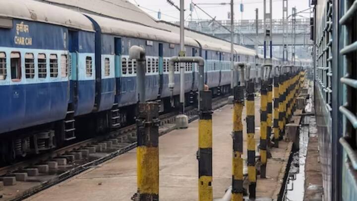 वहीं एक ट्रैवल वेबसाइट के मुताबिक नागपुर से अजनी की यात्रा के लिए जनरल क्लास का टिकट 60 रुपये और स्लीपर क्लास का टिकट 175 रुपये का है. यही वजह है कि अधिकांश लोग जनरल क्लास का ही टिकट लेते हैं. हालांकि एसी-3 का टिकट 555 रुपये, एसी-2 का 760 रुपये और एसी-1 का 1,255 रुपये है.