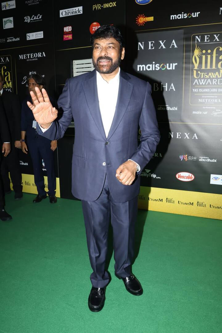 South superstar Chiranjeevi also reached Abu Dhabi to attend IIFA this year. Who was seen in blue paint suit during this time.