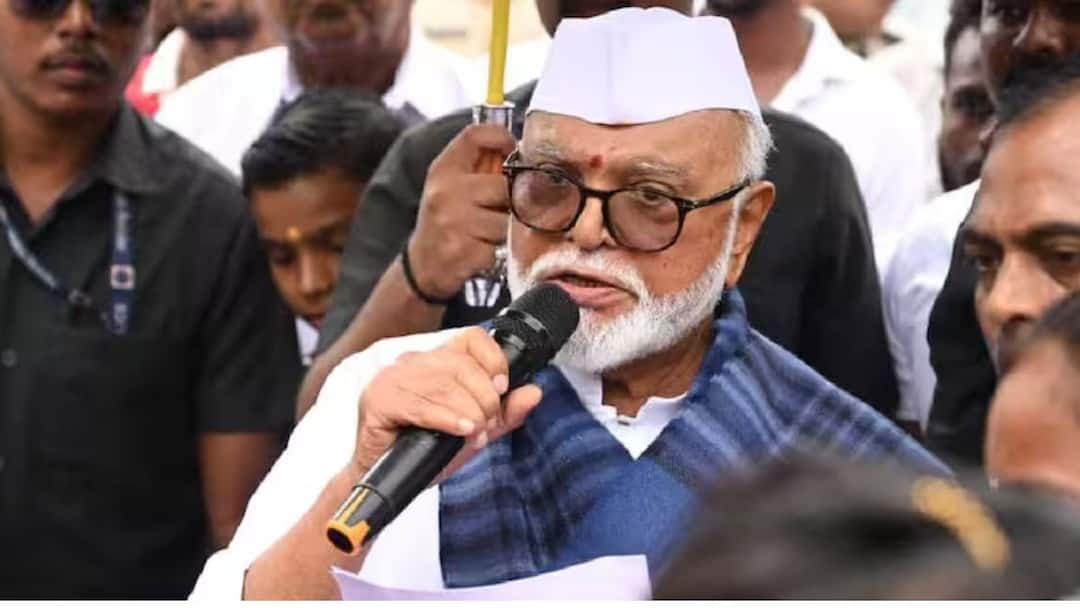 Chhagan Bhujbal : रुग्णालयातून थेट विमानाने नाशिकला, छगन भुजबळ मुख्यमंत्र्यांच्या कार्यक्रमासाठी आले; जाणून घ्या राज'कारण' Chhagan Bhujbal reached Nashik by special flight from Hospital for CM Eknath Shinde s program Maharashtra Marathi News Chhagan Bhujbal : रुग्णालयातून थेट विमानाने नाशिकला, छगन भुजबळ मुख्यमंत्र्यांच्या कार्यक्रमासाठी आले; जाणून घ्या राज'कारण'