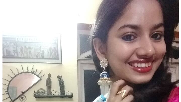 পার্টিকে বরং পাল্টা প্রশ্ন করেছেন রাজন্যা । যুবনেত্রীর প্রশ্ন, 'কুণাল ঘোষ কি পুজোর গান দলকে জানিয়ে লিখেছিলেন? দেব কি দলকে জানিয়ে 'প্রধান' তৈরি করেছিলেন?'