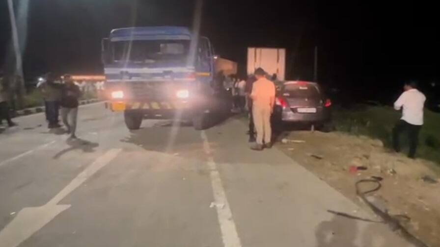 A horrible accident took place near Bardiya in Dwarka Dwarka: દ્વારકાના બરડીયા નજીક બે કાર અને બસ વચ્ચે અકસ્માત, સાતનાં મોતની આશંકા