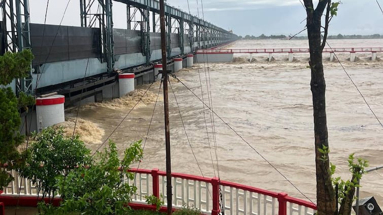 Bihar all gates of Kosi Barrage opened in Supaul fear of flood due to heavy rains in Nepal ann Bihar News:  सुपौल में कोसी बैराज के खोल गए सभी 56 फाटक, नेपाल में भारी बारिश से बाढ़ का खतरा मंडराया