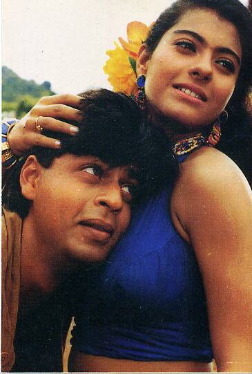 दरअसल काजोल से शाहरुख खान की पहली मुलाकात फिल्म ‘बाजीगर’ के सेट पर हुई थी. ये पहली फिल्म थी जिसमें दोनों की जोड़ी स्क्रीन पर नजर आई थी. लेकिन सेट पर पहले दिन ही कुछ ऐसा हो गया था कि शाहरुख ने एक्ट्रेस के साथ काम ना करने की कसम खा ली थी.