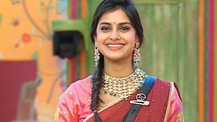 బిగ్​బాస్​ సీజన్ 8లోకి వెళ్లి సోనియా ఆకుల.. తన గేమ్​ను ఆపి.. లవ్​ ట్రాక్​ నడిపించేందుకు ట్రై చేసిందని.. ఆమె ఆడకుండా ఇతరుల ఆటను పెట్టుకుని గేమ్​లో ముందుకెళ్లిందని అంటున్నారు. అందుకే ఆమె ఎలిమినేట్ అయిపోవాలనుకున్నారు.(Images Source : Star Maa)