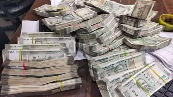 तो 54 साल बाद इस खाते में एक करोड़ से भी ज्यादा की राशि इकट्ठी हो सकती है. 6 साल की उम्र में अकाउंट खुलवाने पर 54 साल निवेश करने के बाद 60 साल की उम्र में आपको यह पैसे मिलेंगे.