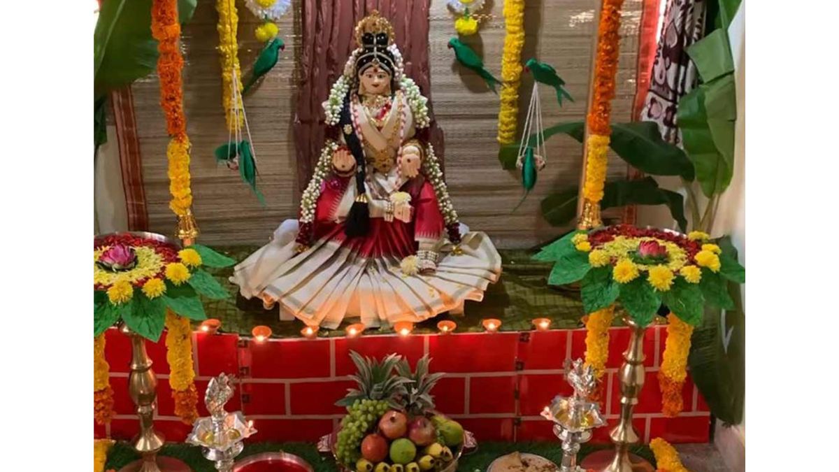 Navratri 2024 Decoration: आदिमाया अंबाबाई! यंदा नवरात्रीला देवीच्या आवडत्या 'या' गोष्टींनी सजवा पूजास्थळ, देवी होईल प्रसन्न 