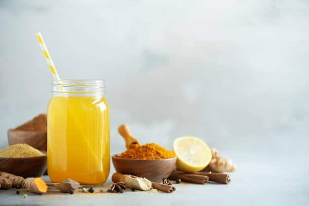 Consuming turmeric early in the morning, on an empty stomach, improves the digestive system. Many stomach problems can thus disappear. Relieves problems such as gas, indigestion and constipation and also improves gut health.