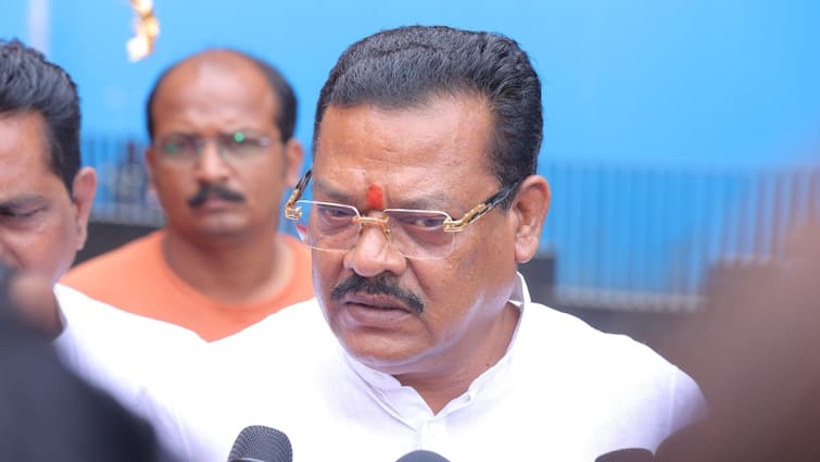 'आनंद दिघे की हुई थी हत्या', फिल्म 'धर्मवीर' रिलीज होने के बाद शिंदे गुट के नेता संजय शिरसाट का बड़ा दावा Shiv Sena Sanjay Shirsat Said Anand Dighe Was Murdered Marathi film Dharamveer Released Kedar Dighe Reaction ANN 'आनंद दिघे की हुई थी हत्या', फिल्म 'धर्मवीर' रिलीज होने के बाद शिंदे गुट के नेता संजय शिरसाट का बड़ा दावा