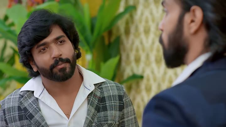 కమింగప్ లో కావ్య వాళ్లను చూసేసిందనే డౌట్ వచ్చేలా చూపించారు..కానీ సీరియల్ లో ఇలాంటి కమింగప్ లు సహజమే.. సో..కావ్య అనామిక, సామంత్ ను చూడడం అనేది జరిగి ఉండదు..