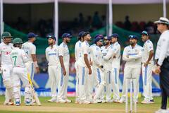 PHOTOS: बारिश के कारण रद्द होने की कगार पर पहुंचा कानपुर टेस्ट, जानें इससे पहले कब दिखा था ऐसा मंजर