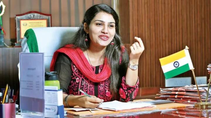 1, 10, 19, 28 जन्मतारखेच्या लोकांमध्ये सरकारी अधिकारी बनण्याची क्षमता असतो, यासोबतच या मूलांकाचे काही लोक चांगले नेतेही बनतात.