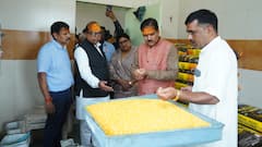 मंत्री के सामने BJP नेता ने महाकाल के प्रसाद को किया झूठा? कांग्रेस ने आरोप लगाकर की माफी की मांग