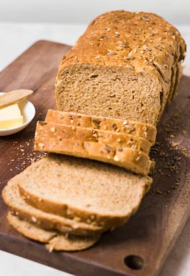 ਬ੍ਰਾਊਨ ਬਰੈੱਡ ਜ਼ਿਆਦਾ ਫਾਈਬਰ ਹੋਣ ਕਾਰਨ ਨਰਮ ਨਹੀਂ ਬਣਦੀ ਕਿਉਂਕਿ ਇਸ 'ਤੇ ਜ਼ਿਆਦਾ ਪ੍ਰੋਸੈਸ ਨਹੀਂ ਕੀਤਾ ਜਾਂਦਾ। ਬ੍ਰਾਊਨ ਬਰੈੱਡ 'ਚ ਕੁਦਰਤੀ ਤੌਰ 'ਤੇ ਜ਼ਿਆਦਾ ਖਣਿਜ ਪਾਏ ਜਾਂਦੇ ਹਨ, ਜਿਸ ਕਾਰਨ ਵਿਟਾਮਿਨ ਅਤੇ ਮਿਨਰਲਸ ਨੂੰ ਵੱਖਰੇ ਤੌਰ 'ਤੇ ਪਾਉਣ ਦੀ ਜ਼ਰੂਰਤ ਨਹੀਂ ਹੁੰਦੀ।