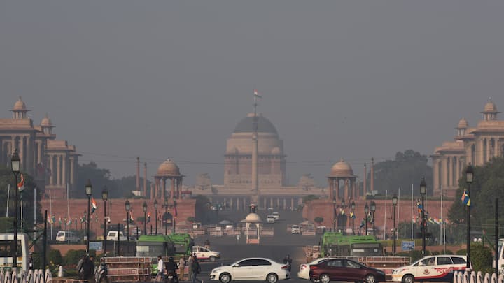 Delhi Weather Update: मौसम विभाग (IND) के मुताबिक अगले कुछ दिनों तक बारिश की कोई संभावना नहीं है. दिल्ली में  इसका असर तापमान में बढ़ोतरी के रूप में सामने आ सकता है. जानें कैसा रहेगा मौसम?