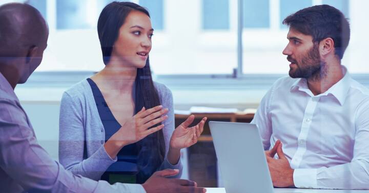 1, 10, 19 किंवा 28 जन्मतारीख असलेले लोक स्पष्टवक्ते असतात. जे त्यांच्या मनात, तेच त्यांच्या तोंडावर असतं. एखाद्या व्यक्तीची एखादी गोष्ट पटली नाही तर ते सरळ तोंडावर बोलतात.