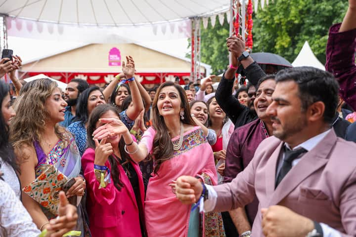 Nita Ambani said that for the first time India's Paris Olympians and Para-Olympians are gathering on the same platform. We are very proud of them. All Indians are proud of him. Today we are going to honor him. On behalf of Reliance Foundation, we wish that 'United We Triumph' can become a movement.