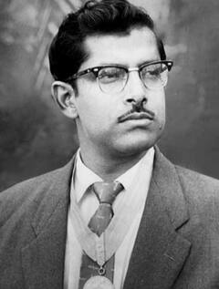 ओटीटी पर जरूर देखें Hrishikesh Mukherjee की ये 8 कल्ट क्लासिक फिल्में, कॉमेडी से लेकर इमोशन का मिलेगा तड़का