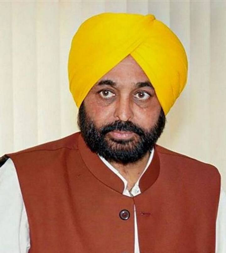 ਫਿਲਹਾਲ ਉਨ੍ਹਾਂ ਨੂੰ ਹੁਣ ਛੁੱਟੀ ਮਿਲ ਗਈ ਹੈ। ਦੱਸ ਦਈਏ ਕਿ ਉਨ੍ਹਾਂ ਨੂੰ 26 ਸਤੰਬਰ ਨੂੰ ਹਸਪਤਾਲ 'ਚ ਦਾਖਲ ਕਰਵਾਇਆ ਗਿਆ ਸੀ। ਅੱਜ ਅਸੀ ਤੁਹਾਨੂੰ ਉਸ ਬਿਮਾਰੀ ਬਾਰੇ ਦੱਸਣ ਜਾ ਰਹੇ ਹਾਂ, ਜਿਸ ਕਾਰਨ ਸੀਐਮ ਮਾਨ ਨੂੰ ਇਲਾਜ ਲਈ ਹਸਪਤਾਲ ਭਰਤੀ ਹੋਣਾ ਪਿਆ। ਜਾਣਕਾਰੀ ਲਈ ਦੱਸ ਦੇਈਏ ਕਿ ਭਗਵੰਤ ਮਾਨ ਗੰਭੀਰ ਬੀਮਾਰੀ ਤੋਂ ਪੀੜਤ ਹਨ। ਉਹ ਲੈਪਟੋਸਪਾਇਰੋਸਿਸ ਨਾਂ ਦੀ ਗੰਭੀਰ ਬੀਮਾਰੀ ਦਾ ਸ਼ਿਕਾਰ ਹੋਏ ਹਨ। ਇਹ ਬਿਮਾਰੀ ਕੀ ਹੈ? ਇਸ ਦੇ ਲੱਛਣ ਕੀ ਹਨ, ਇਸ ਖਬਰ ਰਾਹੀਂ ਤੁਸੀ ਵੀ ਜ਼ਰੂਰ ਜਾਣ ਲਓ।