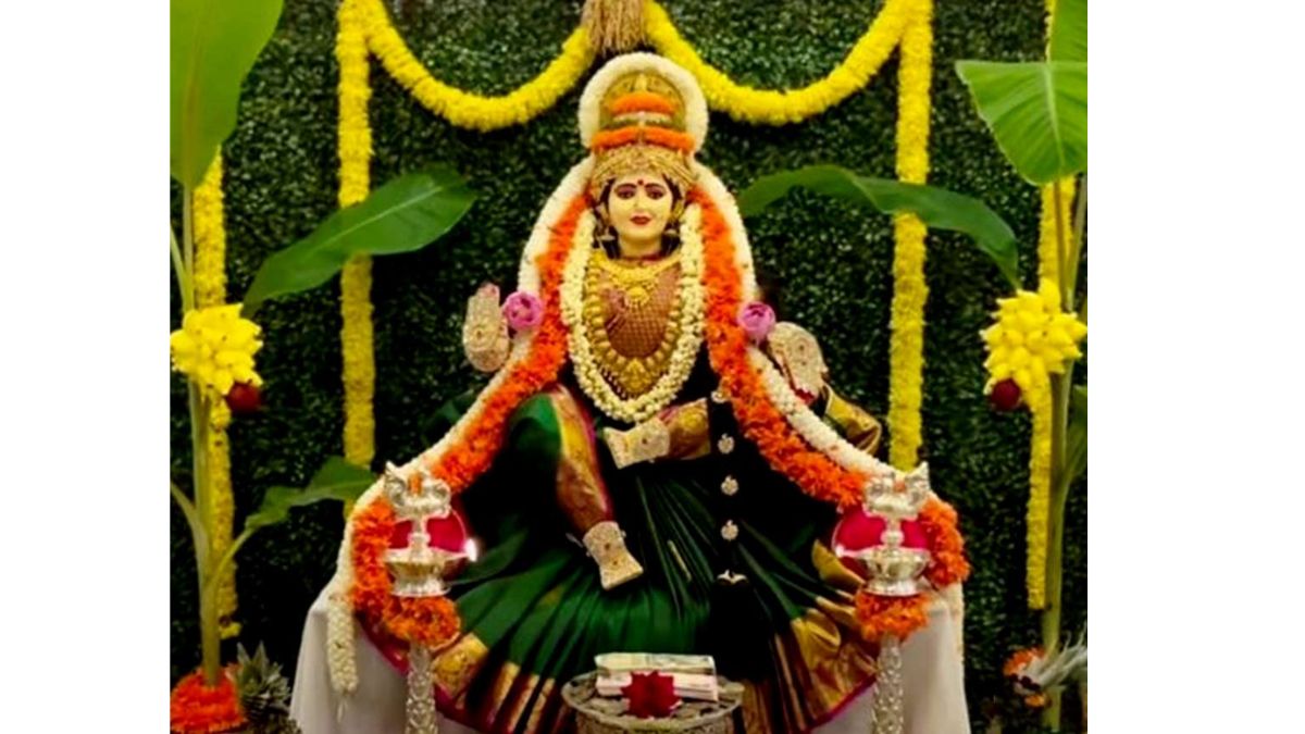 Navratri 2024 Decoration: आदिमाया अंबाबाई! यंदा नवरात्रीला देवीच्या आवडत्या 'या' गोष्टींनी सजवा पूजास्थळ, देवी होईल प्रसन्न 