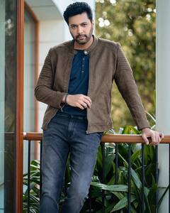 इस हीरो ने थेरेपिस्ट से ही चला लिया एक्स्ट्रा-मैरिटल अफेयर, अब बीवी से ले रहा तलाक!