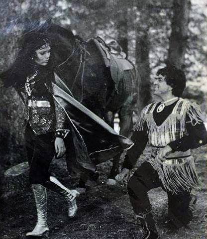 दरअसल ब्रूस ली फिल्म में जीनत अमान को परेशान करते हैं और धर्मेंद्र उनसे दो-दो हाथ कर लेते हैं.धर्मेंद्र और ब्रूस के बीच के इस सीन को दर्शकों ने अच्छा खासा पसंद भी किया था. हर किसी के मन में सवाल था कि क्या हीमैन धर्मेंद्र ने ब्रूस ली को हरा दिया.