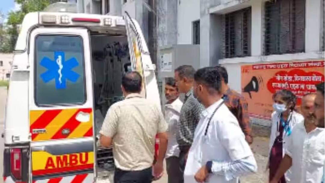 Baramati Student Murder : बारामतीमध्ये दिवसाढवळ्या महाविद्यालयात विद्यार्थ्याची कोयत्याने हत्या; हत्येमागील कारण समोर Student hacked to death in broad daylight at college in Baramati The reason behind the murder disclosed Baramati Student Murder : बारामतीमध्ये दिवसाढवळ्या महाविद्यालयात विद्यार्थ्याची कोयत्याने हत्या; हत्येमागील कारण समोर