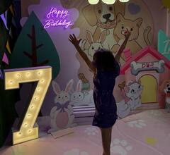 सोहा-कुणाल ने सेलिब्रेट किया बेटी का 7वां बर्थडे, बार्बी डॉल बन इनाया ने मामी करीना को खिलाया केक, मामा सैफ ने भांजी पर लुटाया प्यार