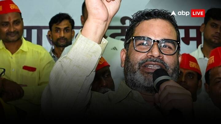 किशोर बोले कि बिहार के सीएम ने नैतिकता खो दी है और वह केवल मुख्यमंत्री की कुर्सी को बचाए रखने में रुचि रखते हैं. उनकी 'जन सुराज' पहल दो अक्टूबर को एक राजनीतिक पार्टी बन जाएगी. वह बोले, “2025 के विधानसभा चुनाव के बाद जब वह बिहार में सरकार बनाएंगे तो एक घंटे के भीतर शराबबंदी खत्म कर देंगे.”