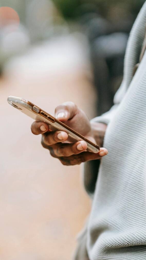 શું તમે પણ મોબાઇલ વિના એક મિનિટ પણ નથી રહી શકતા, તો જાણો કઇ બીમારીના છે લક્ષણો?