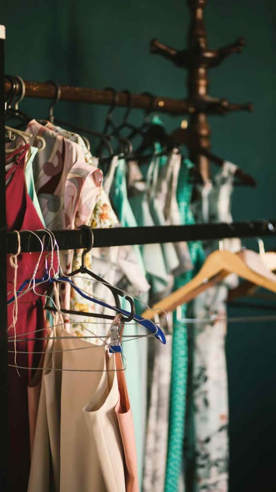 पुराने कपड़े बेचकर भी कमा सकते हैं पैसे! ये Apps आएंगे काम