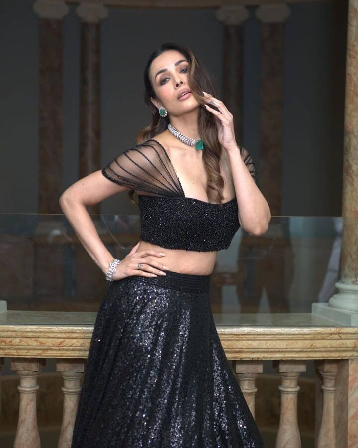 जी हां इसका खुलासा एक डांस रिएलिटी शो के स्टेज पर हुआ था. जिसको मलाइका जज कर रही थी. दरअसल एक दिन शो पर बतौर गेस्ट एक्टर चंकी पांडे आए थे. जिन्होंने सेट पर अपनी लाइफ के कई खुलासे किए.