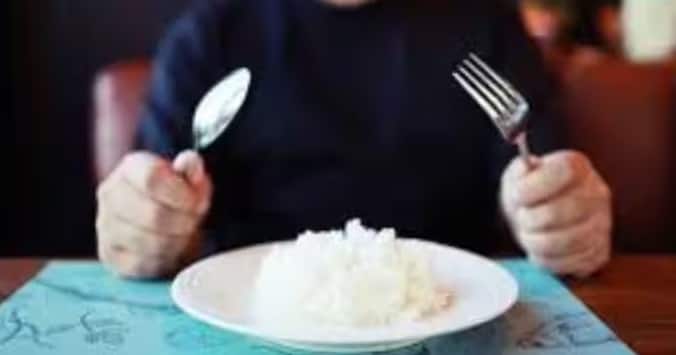 દિવસમાં એક કરતા વધુ વાર ભાત ખાવા એ સ્વસ્થ આહારનો ભાગ બની શકે છે, પરંતુ તે તમે કેટલા ચોખાનો ઉપયોગ કરો છો, ચોખાનો પ્રકાર અને તમે ચોખા સાથે કઈ વસ્તુઓનું સેવન કરો છો તેના પર આધાર રાખે છે.