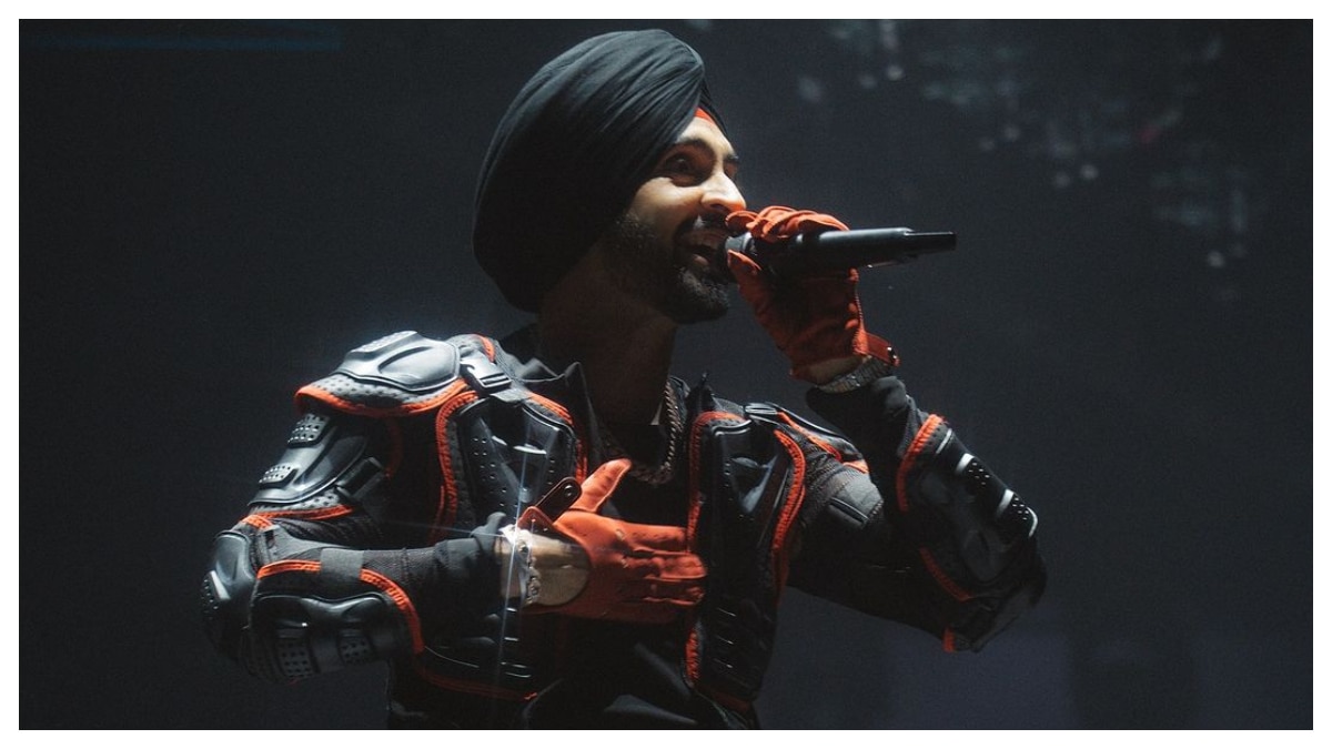 Watch: Diljit Dosanjh Gifts Shoes To Pakistani Fan, Says 'Be It India Or Pakistan, It Is One For Me'