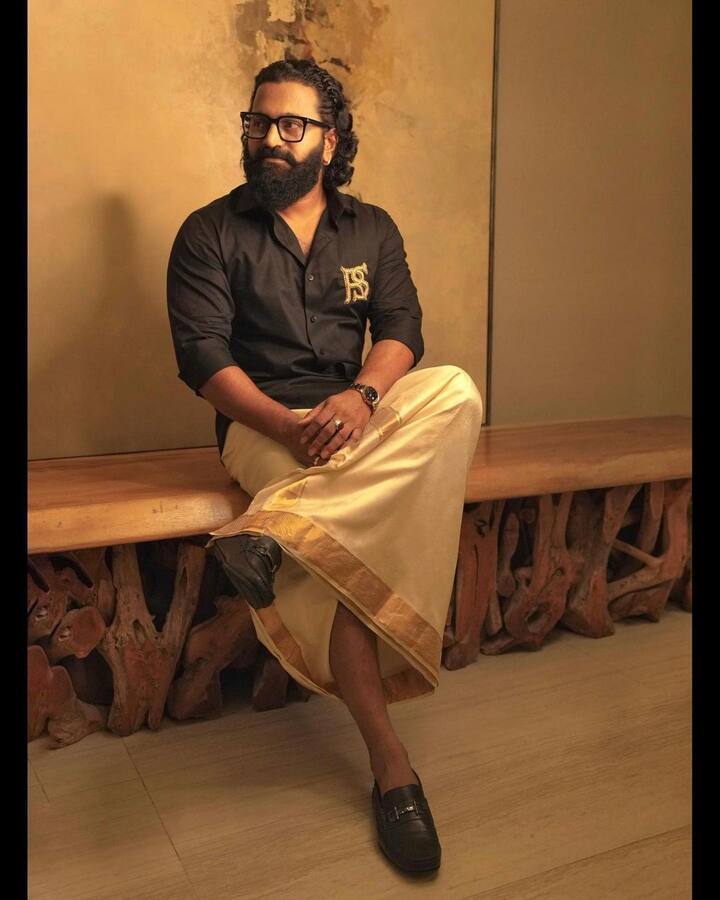 अब, वो फिल्म के प्रीक्वल, कंतारा चैप्टर 1 के साथ वापस आ रहे हैं. जहां वो एक बार फिर अपने किरदार के लिए अपनी डेडीकेशन दिखाएंगे. वहीं ‘कांतारा’ के दो साल पूरे होने पर हम आपको ये बता रहे हैं कि ऋषभ ने इसके लिए क्या-क्या सीखा था.