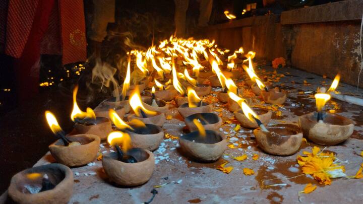 पितृपक्ष मेला की अवधि में देश-विदेश के कोने कोने से लाखों की संख्या में हिंदू सनातन धर्मावलंबी यहां आकर अपने पितरों को मोक्ष और उद्धार की कामना करते हैं. साथ ही पिंडदान,तर्पण, कर्मकांड और श्राद्ध कार्य को पूरा करते हैं.