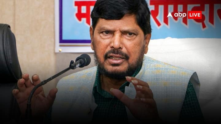 Maharashtra Assembly Elections: रिपब्लिकन पार्टी ऑफ इंडिया के प्रमुख और केंद्रीय मंत्री रामदास अठावले ने भी महाराष्ट्र बीजेपी अध्यक्ष चंद्रशेखर बावनकुले को सीटों की लिस्ट के साथ मांगे भी रखी हैं.