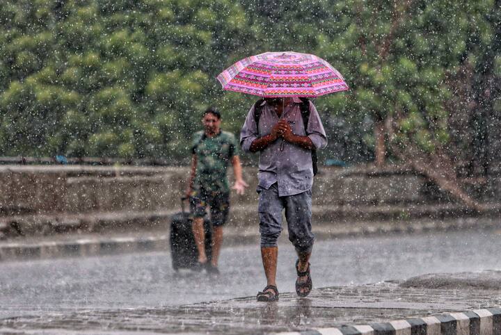 मौसम विभाग के अनुसार न्यूनतम तापमान 25.2 डिग्री सेल्सियस रहा, जो सामान्य से दो डिग्री ज्यादा था.