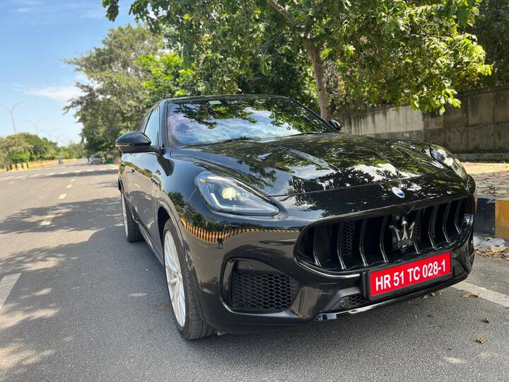 Maserati-এর জন্য Grecale হল তাদের সবচেয়ে গুরুত্বপূর্ণ নতুন পণ্য যা একটি বিলাসবহুল SUV । কোম্পানি এর দাম রেখেছে 1 কোটি টাকার ওপরে। আকার অনুসারে এটি Levante-এর নীচে কিন্তু আমরা মনে করি আরও প্রযুক্তি এবং বিশেষত্ব দেওয়া হয়েছে।