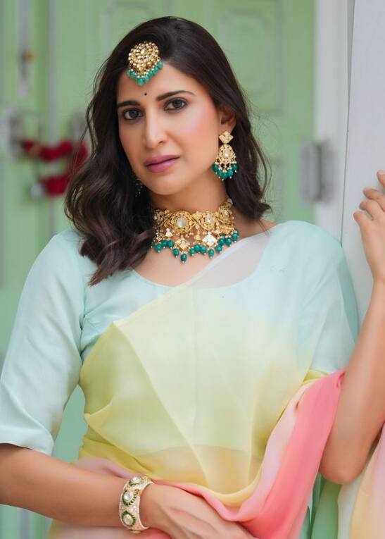 हम जिस एक्ट्रेस की बात कर रहे हैं वो कोई और नहीं अहाना कुमरा हैं. अहाना ने बॉलीवुड में आने से पहले कई थिएटर और एड किए थे.